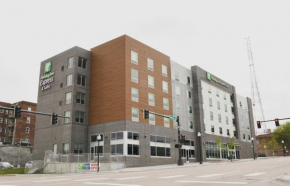 Holiday Inn Express & Suites - Omaha Downtown - Airport by IHG